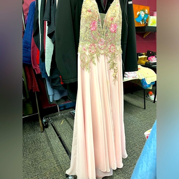 JVN Dresses & Skirts - ❤️beautiful ❤️JVN gown